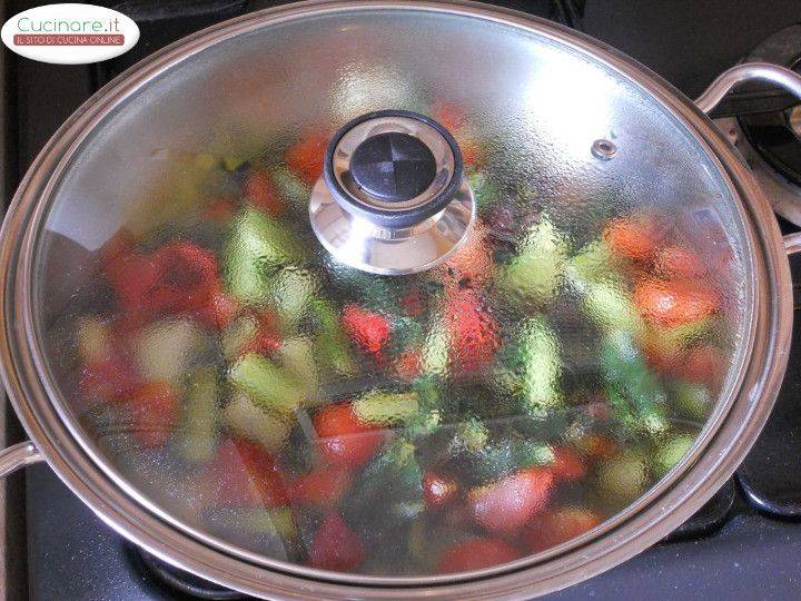 Cicoria stufata con peperoncino, olive e capperi preparazione 5