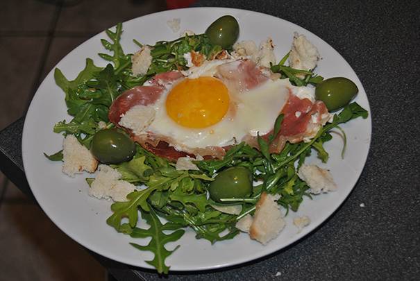 Uova al prosciutto crudo e rucola preparazione 7