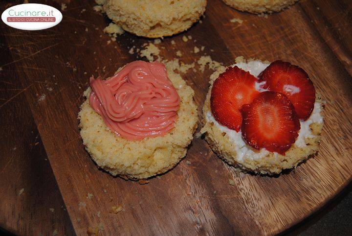 Dolcetti di rosa e cestini di fiori preparazione 19