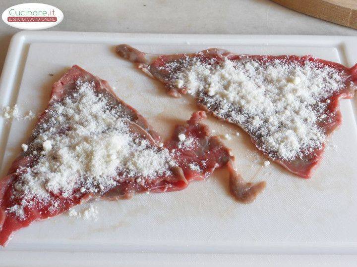 Fagottini di Manzo al Sugo con Olive piccanti preparazione 0