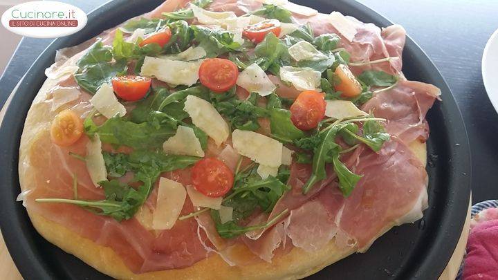 Focaccia  Prosciutto Crudo Rucola e Scaglie di Parmigiano preparazione 9