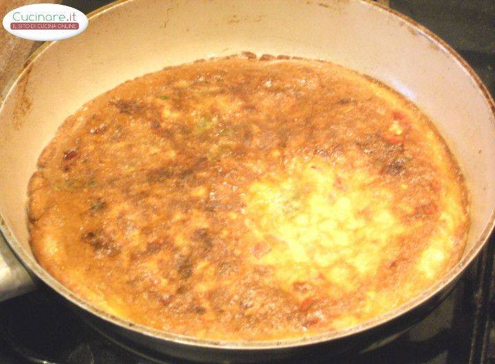 Frittata agrodolce con Peperoni, Mais e Basilico preparazione 11