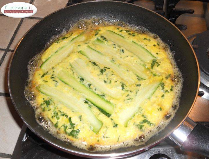Frittata al Pecorino e Prezzemolo con Zucchine affogate preparazione 8