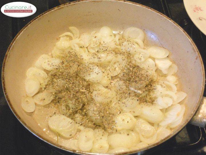 Frittata filante al Maasdammer con Cipollotti croccanti e Origano preparazione 1