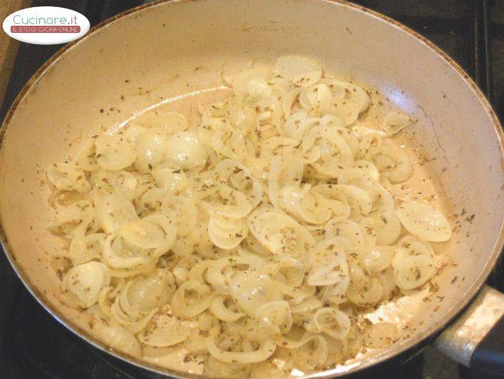 Frittata filante al Maasdammer con Cipollotti croccanti e Origano preparazione 3