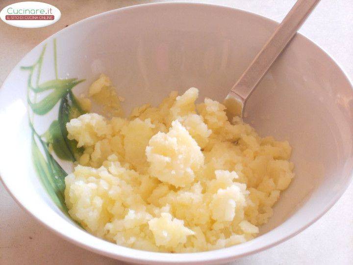 Frittelle di Patate al Basilico e Pecorino romano preparazione 1