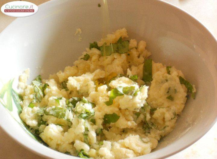 Frittelle di Patate al Basilico e Pecorino romano preparazione 3