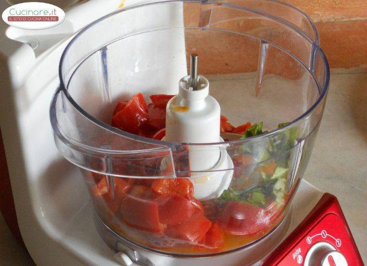 Fusilli alla crema di Peperoni, Pomodorini e Basilico preparazione 7