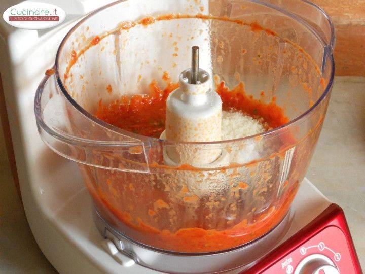 Fusilli alla crema di Peperoni, Pomodorini e Basilico preparazione 8