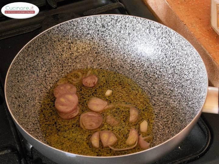 Gnocchetti sardi con Salmone affumicato, Zucchine e Aneto preparazione 6