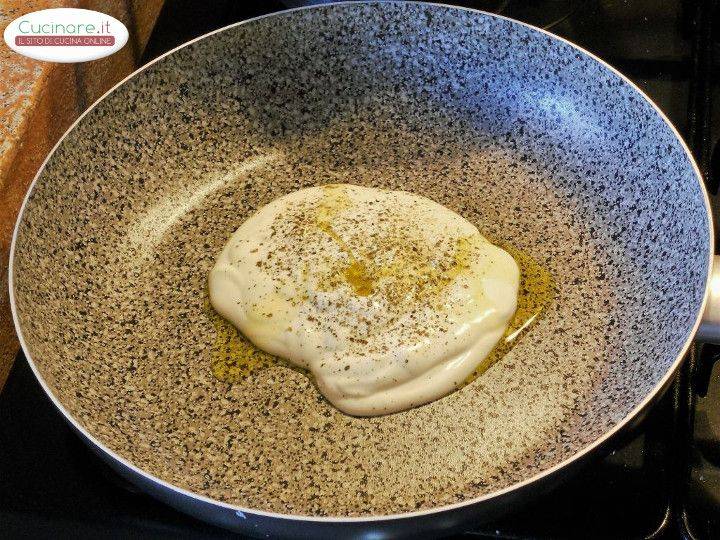 Gnocchetti sardi in rosa con granella di arachidi preparazione 6