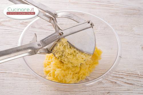 Gnocchi di carote con pomodoro e besciamella preparazione 9