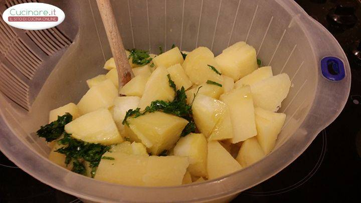 Insalata di patate con tonno preparazione 3