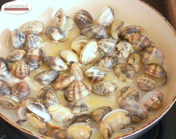 Linguine al Pesto di Broccoli con le Vongole veraci preparazione 6