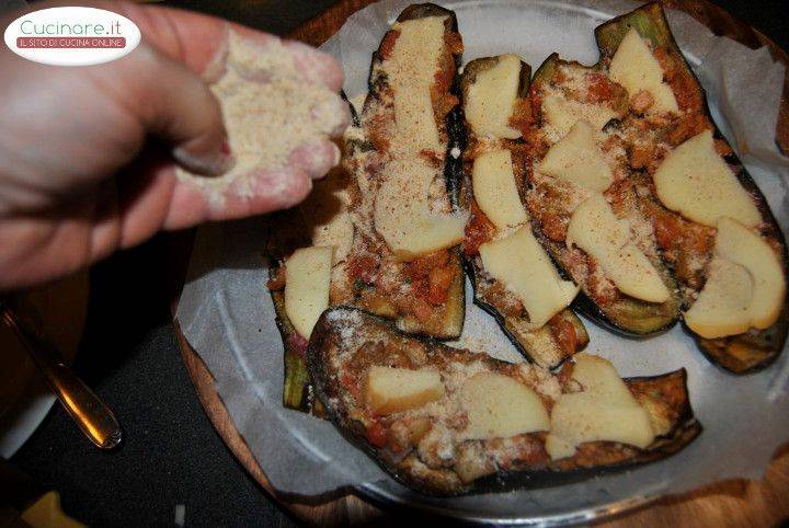 Melanzane a Barchetta con Ripieno di Scamorza e Pancetta preparazione 19