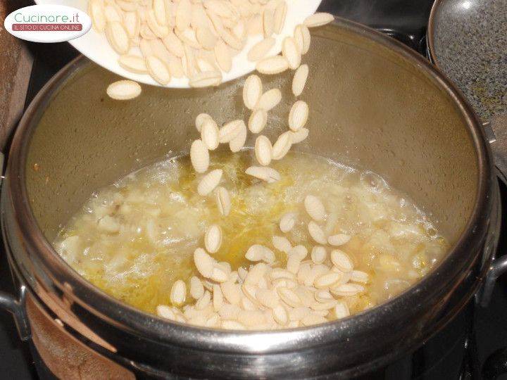 Minestra al Cavolfiore, Cipolle e Erbe aromatiche con Gnocchetti sardi preparazione 9