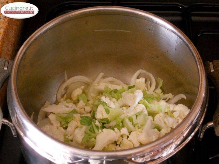 Minestra al Cavolfiore, Cipolle e Erbe aromatiche con Gnocchetti sardi preparazione 2