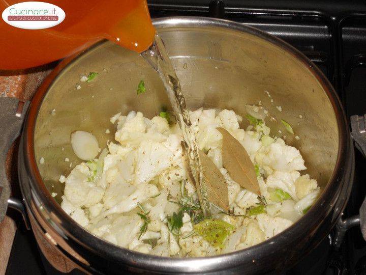 Minestra al Cavolfiore, Cipolle e Erbe aromatiche con Gnocchetti sardi preparazione 6