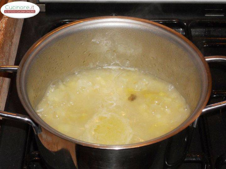 Minestra di Patate rosse e Porri alla Mentuccia preparazione 5