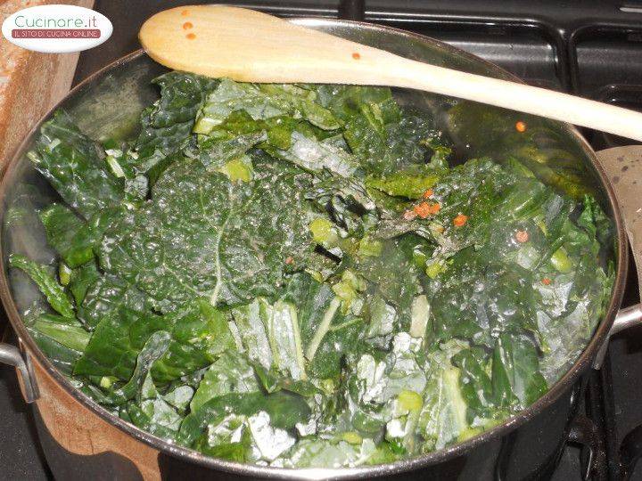 Minestra rustica di cavolo nero, lenticchie rosse e mirto preparazione 4