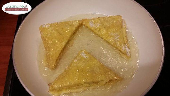 Mozzarella in Carrozza: 3 modi per gustarla preparazione 9