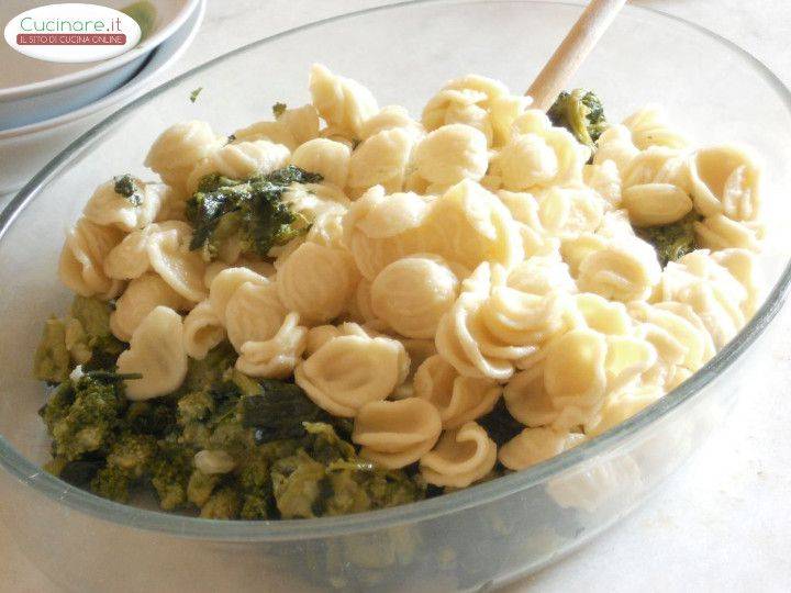 Orecchiette e Cime di rapa al forno filanti con Mozzarella e Olive preparazione 4