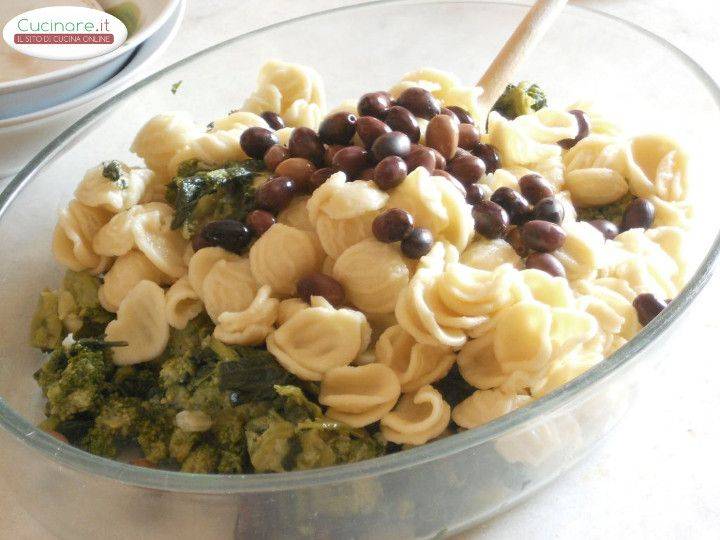 Orecchiette e Cime di rapa al forno filanti con Mozzarella e Olive preparazione 5