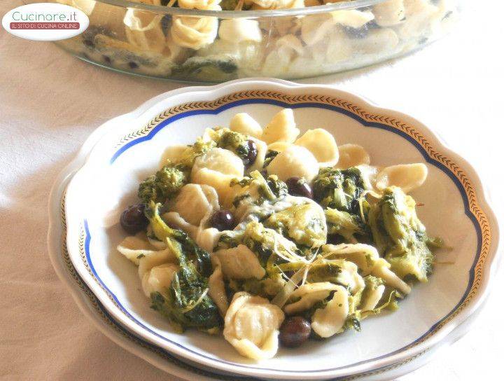 Orecchiette e Cime di rapa al forno filanti con Mozzarella e Olive preparazione 10