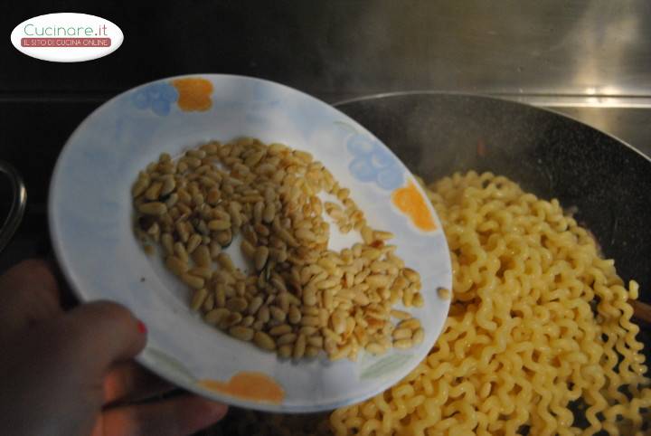 Pasta con agretti e speck preparazione 3