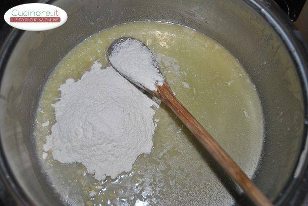 Pasta al Forno con Besciamella preparazione 2