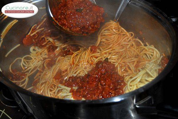 Pasta alla bolognese semplificata preparazione 11