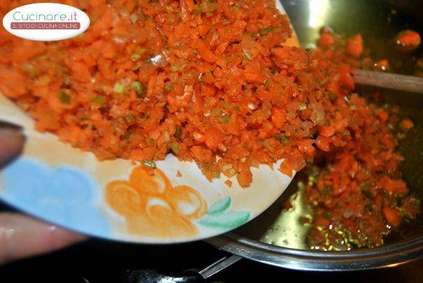 Pasta alla bolognese semplificata preparazione 1