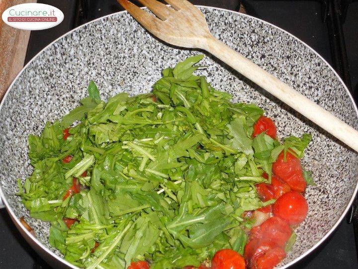 Pasta con Rucola, Pomodorini grigliati e Pecorino sardo preparazione 2