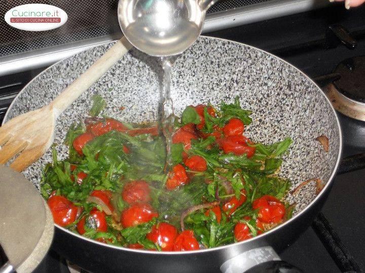 Pasta con Rucola, Pomodorini grigliati e Pecorino sardo preparazione 6