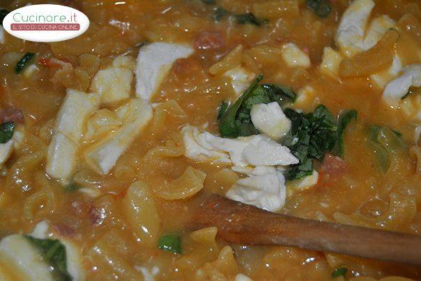 Pasta e patate con la provola preparazione 9