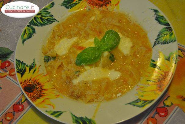 Pasta e patate con la provola preparazione 10