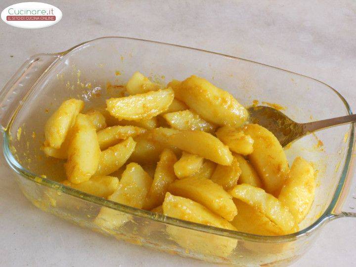 Patate rosse cotte in forno e aromatizzate alla Curcuma preparazione 7