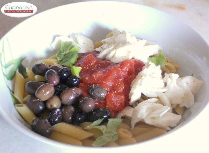 Penne al cartoccio con Olive di Gaeta e Mozzarella preparazione 3