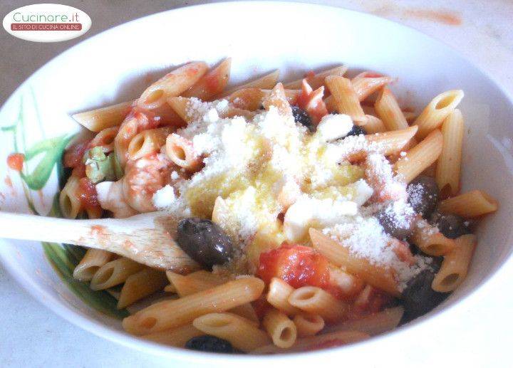 Penne al cartoccio con Olive di Gaeta e Mozzarella preparazione 4