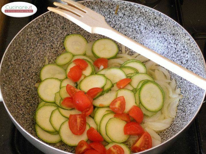 Penne allo Zafferano con Zucchine e Gamberetti al Pigato preparazione 2