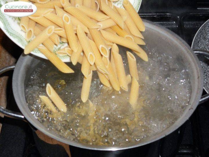 Penne allo Zafferano con Zucchine e Gamberetti al Pigato preparazione 8