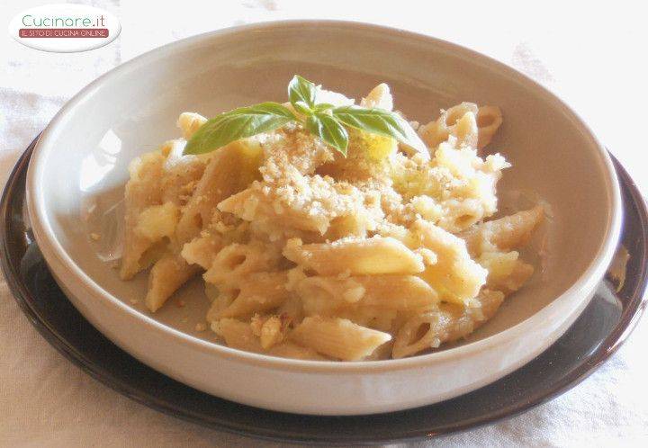 Penne integrali con Patate, Noce moscata e granella di Noci preparazione 13