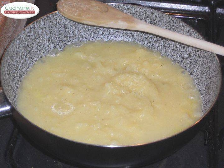 Penne integrali con Patate, Noce moscata e granella di Noci preparazione 7