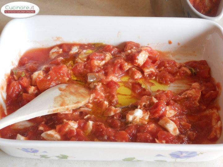 Penne miste al forno con Acciughe, Mozzarella e Basilico preparazione 5