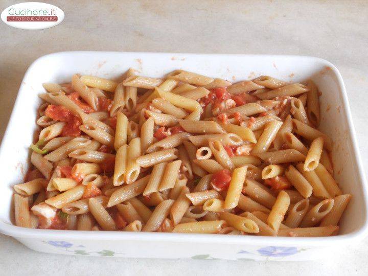 Penne miste al forno con Acciughe, Mozzarella e Basilico preparazione 7