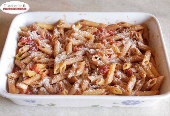 Penne miste al forno con Acciughe, Mozzarella e Basilico preparazione 8