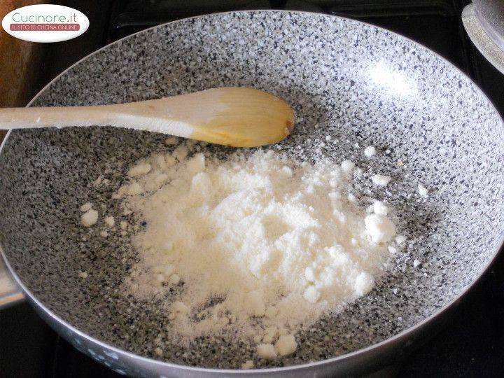 Penne sfiziose alla Crema di Pecorino con Melanzane, Peperoncino e Olive preparazione 6