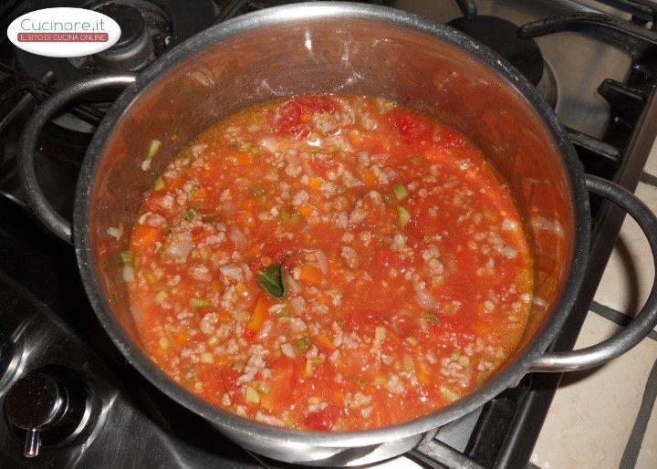 Pici toscani con Ragù di Salsiccia, Zucchine e Salvia preparazione 7