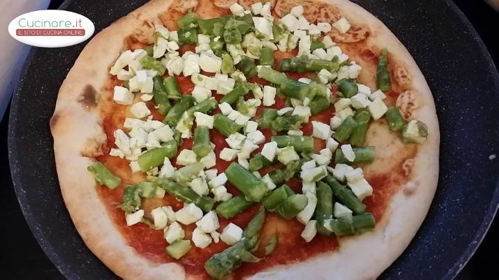 Pizza in padella romantica preparazione 18
