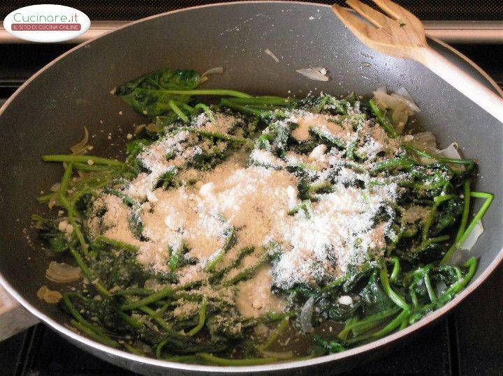 Quiche integrale con Mozzarella e Spinaci alla crema di Pecorino preparazione 5